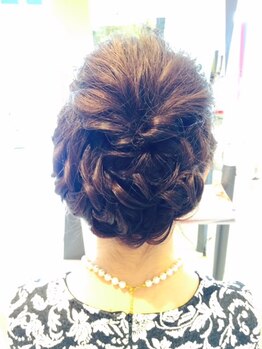 モンジュ ヘアー アートアンドクリエーション(Monjue Hair ART&Creation)の写真/結婚式などの、特別なお呼ばれの日には、カワイイをいっぱい詰め込んだヘアスタイルで、おでかけを♪