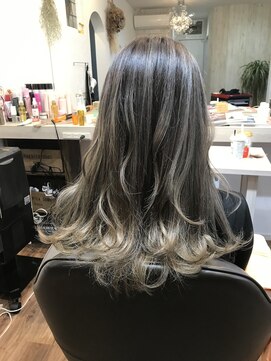 ヘア デザイン 虹いろのはさみ アッシュ系カラー