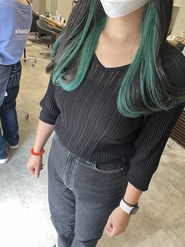 アヴァンス 京橋店(AVANCE) インナーカラーをアクセントのある緑カラーに@京橋