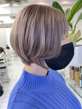 ルートエイチ 市川(Root H) 外ハネボブセクションカラーペールベージュグラデーションカラー