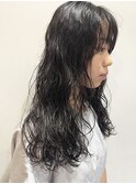 小顔薄めバング顔周りレイヤーウェーブパーマダークアッシュ前髪