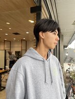 ミューズ バイ ケンジ(MUSE by KENJE) メンズセンターパート ツーブロック 刈り上げ 10代