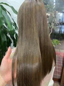 アン(Hair make un) オージュアトリートメントで艶々ブラウンベージュ