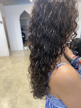 アンジュベイナハ (Ange Bay NAHA) ロング×スパイラルパーマ