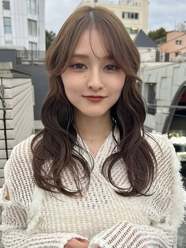 レイヤーカット×オリーブベージュ