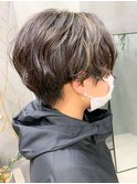 ハンサムショート、ニュアンスパーマ、ハイライト、グレージュ