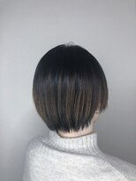 モルニ(MORNI)&nbsp;ダークカラー_マロンベージュ Aラインボブ かきあげ