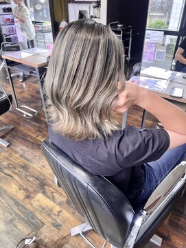 ガルボ ヘアー(garbo hair) バレイヤージュ　ブリーチ　ハイライト　ミディアム