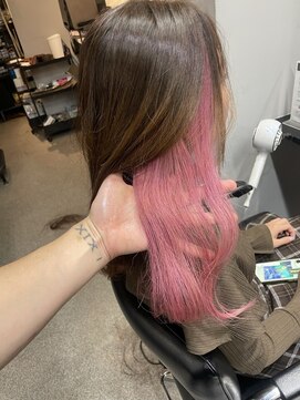 キリカ 新宿東口(KIRIKA) インナーカラー/ピンクベージュ/イヤリングカラー/新宿駅/新宿