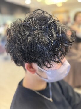 ノーム バイ アウラ(norm. by aura) 【ゆるめタテ落ちパーマ】