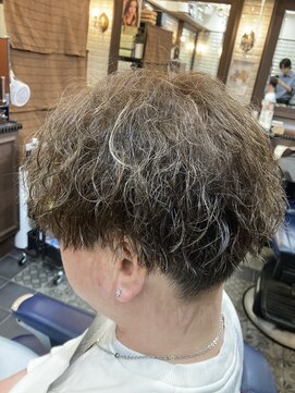 ルピナス 中田(Lupinus) ベージュカラーツイストスパイラルパーマ