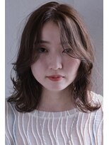 スリー スタンド(THREE STAND) 大人くびれミディ/透明感ベージュカラー