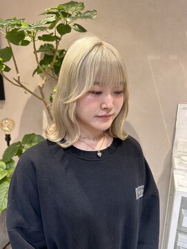 スリー(Three) ケアブリーチでシルバーベージュ