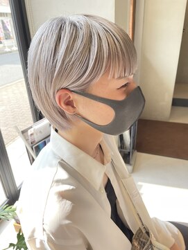 ヘアー アイス ルーチェ(HAIR ICI LUCE) ホワイトカラー ブロンドカラー ホワイトシルバー 担当山中