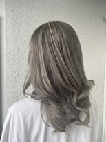 フッタ(Futta)&nbsp;レイヤースタイル【ブリーチカラー】【レイヤー】【西武新宿駅】