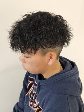 ニアウ 伊勢崎連取店(Niau) 刈り上げマッシュメンズショートツイストスパイラルパーマ