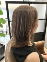 ネスト(Nest)&nbsp;ミディアムレイヤー×艶ラベージュカラー