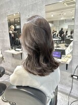 アンダーバーホワイト(_WHITE)&nbsp;色気レイヤー　レイヤーミディ　艶カラー