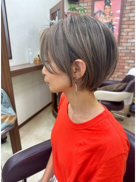 サラ(SARA) 大人モテ髪ショートボブ。