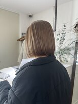 イリ 梅田(ili) 切りっぱなしボブ/ミルクティーカラー