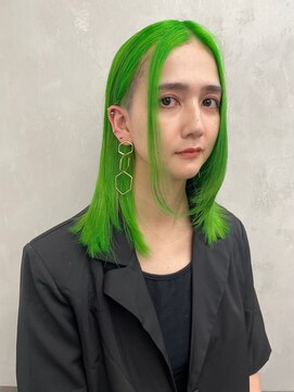 スノットバイガルテ(SNOT by GARTE) 黄緑カラー/派手髪/マニパニ/緑カラー/センターパート/レイヤー