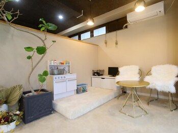 スプランドゥール(splen deur)の写真/【キッズスペース有★】スタイリストもママだから子育てや普段の悩みを相談しやすい◎ゆったり寛ぎの一時を