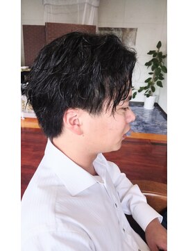 エヴァン(Evan) 短すぎないバランスの良い好印象ビジネスマンスタイル