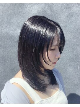 フリー(FREEY) 顔周りカット　レイヤースタイル　艶髪カラー