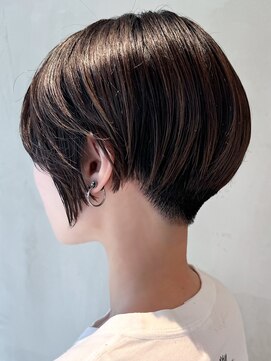 オーク 学芸大学(OAK) 前下がり 耳かけショート 刈り上げ 丸みベリーショート