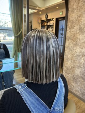 ハイライト切りっぱなしボブ