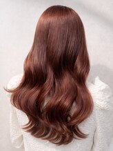 【艶カラー×透明感カラー】でトレンドを取り入れた女性らしいカラーを叶えます