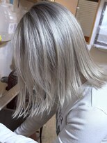 ブレイズヘアー(BLAZEhair)&nbsp;【ルーツカラー】ホワイトシルバー×ブリーチ３回
