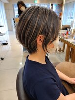 ロハスバイケンジ(LOHAS by KENJE)&nbsp;【小田急相模原】白髪ぼかしハイライトくびれショート