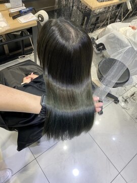 プレシャスバイプロデュース(precious by Produce) 艶オリーブグレージュ[町田／町田駅/町田駅前店/学割U24/JR町田]