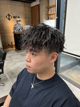 イーラ(era) マッシュ×ホワイトメッシュ×ツイストスパイラルパーマ