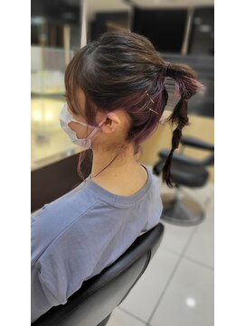 キャパ 秦野(CAPA) インナーカラーを可愛く魅せるポニテアレンジ