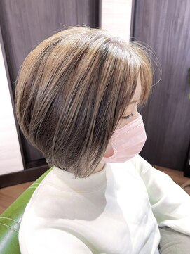 レック(REK) ハイライト ボブ グレージュ