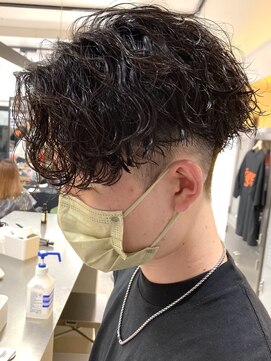 フィフス 栄(fifth) 波巻きスパイラルパーマセンターパートツーブロックメンズパーマ