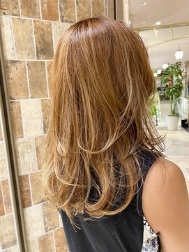 ピークアブー アヴェダ アトレ恵比寿(PEEK-A-BOO AVEDA) ブラウンベージュ　ミディアム　レイヤーカット　かきあげバング