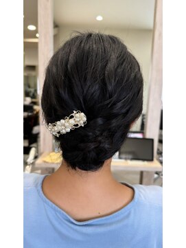 ヨロ(YoLo.) ゆるふわアップアレンジ 担当永田