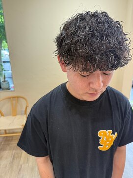 シフト(SHEEFT) 黒髪暗髪ツーブロック波巻きツイストスパイラル20代30代40代