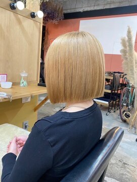 チャプター 問屋町(chapter) ケアブリーチブロンドベージュカラー切りっぱなしボブ韓国ヘア