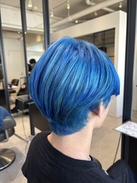 クラップス 弘明寺店(CLAPS) 鮮やかブルーカラー