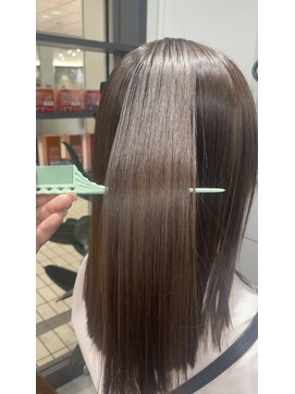 ウミ(Umi) 【YUZU/戸塚】縮毛矯正