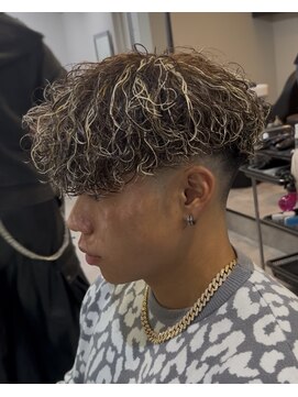 イーラ アメ村店(era) バロックパーマ　ツイストスパイラル眉カットメンズパーマ