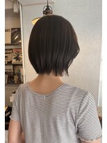 ティティーサッポロ(tity sapporo)&nbsp;髪を柔らかく見せるオリーブベージュ×コンパクトボブ