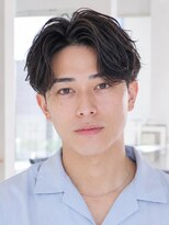 サーカス バイ ビュートリアム 青山(CIRCUS by BEAUTRIUM)&nbsp;大人のセンターパート毛流れパーマツーブロックビジネスマン