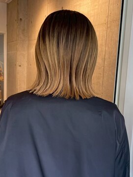 ロッカヘアエジェ(ROCCA hair eje.) グラデーションベージュミディデザインカラー