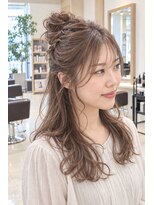 ネイヴスヘアー 香椎照葉店(Neivs Hair)&nbsp;可愛らしい抜け感お団子ハーフアップロング