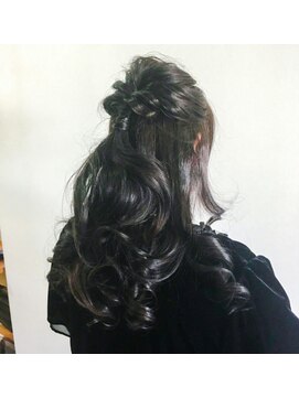 ヘアアンドスパ ナチュラ(Natura) エレガントハーフアップ